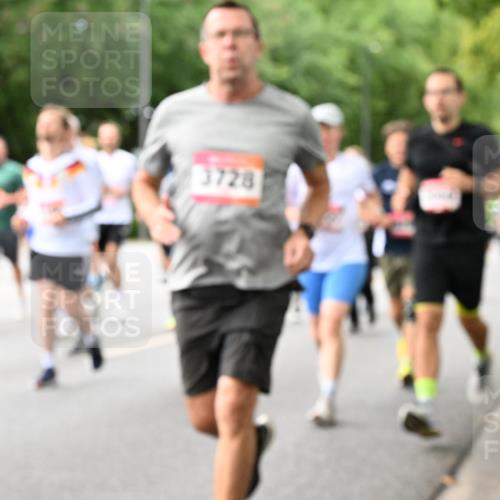 06.09.2026 - CURREX Alsterlauf Dr. Thomas Lammeyer http://msf.ph/oto/10116858 06.09.2026 09:13:57 Laufen 3728 meine-sportfotos.de