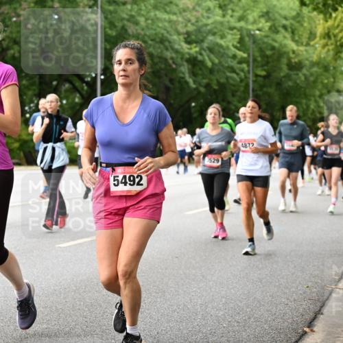 06.09.2026 - CURREX Alsterlauf Dr. Thomas Lammeyer http://msf.ph/oto/10116916 06.09.2026 09:14:04 Laufen 5475, 5492, 3529, 4872 meine-sportfotos.de