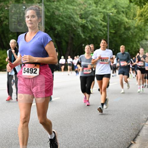 06.09.2026 - CURREX Alsterlauf Dr. Thomas Lammeyer http://msf.ph/oto/10116918 06.09.2026 09:14:04 Laufen 75, 5492, 3529, 4872 meine-sportfotos.de
