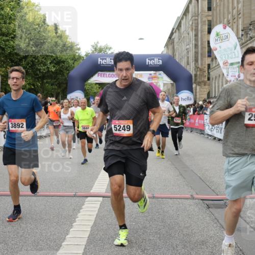 06.09.2026 - CURREX Alsterlauf Yannick Fuchs http://msf.ph/oto/10116937 06.09.2026 09:59:16 Ziel 2068, 2220, 2367, 2913, 3375, 3825, 3844, 3892, 4217, 4531, 4748, 4791, 4856, 4990, 5160, 5249, 5283, 5459, 5599, 5723, 5735, 5891, 6144, 6337 meine-sportfotos.de