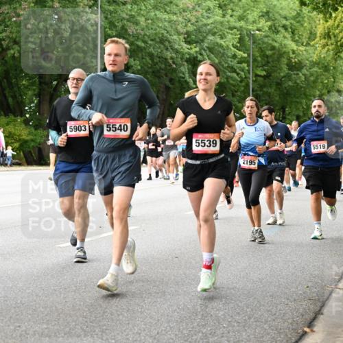 06.09.2026 - CURREX Alsterlauf Dr. Thomas Lammeyer http://msf.ph/oto/10116943 06.09.2026 09:14:07 Laufen 5903, 2778, 5540, 5539, 5519, 2195 meine-sportfotos.de