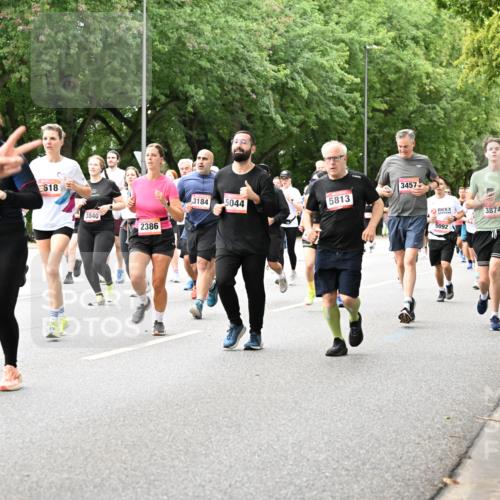 06.09.2026 - CURREX Alsterlauf Dr. Thomas Lammeyer http://msf.ph/oto/10116972 06.09.2026 09:14:11 Laufen 57, 2762, 431, 618, 3840, 2386, 3184, 5044, 5813, 3457, 5092, 3874 meine-sportfotos.de