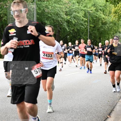 06.09.2026 - CURREX Alsterlauf Dr. Thomas Lammeyer http://msf.ph/oto/10117013 06.09.2026 09:14:16 Laufen 4220, 579, 2433, 573, 6203, 2164 meine-sportfotos.de
