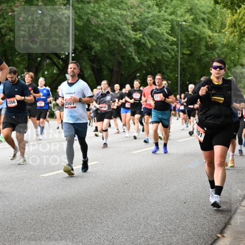 06.09.2026 - CURREX Alsterlauf Dr. Thomas Lammeyer http://msf.ph/oto/10117021 06.09.2026 09:14:17 Laufen 433, 6356, 2681, 250, 495, 57, 201, 2164 meine-sportfotos.de