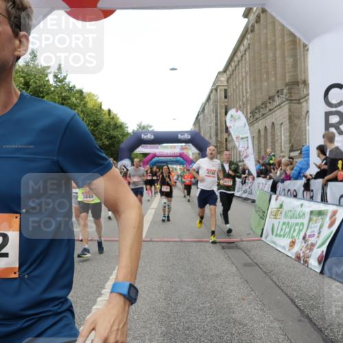 06.09.2026 - CURREX Alsterlauf Yannick Fuchs http://msf.ph/oto/10117032 06.09.2026 09:59:18 Ziel 2068, 2220, 2367, 2913, 3375, 3600, 3825, 3844, 3892, 4139, 4158, 4217, 4531, 4748, 4791, 4856, 5160, 5249, 5283, 5459, 5599, 5723, 5735, 5891, 6059, 6144, 6312, 6337, 6443 meine-sportfotos.de