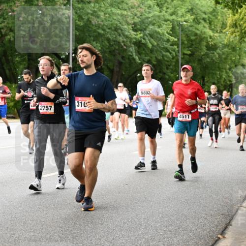 06.09.2026 - CURREX Alsterlauf Dr. Thomas Lammeyer http://msf.ph/oto/10117100 06.09.2026 09:14:27 Laufen 8306, 2757, 310, 5802, 4511, 3005, 3004 meine-sportfotos.de