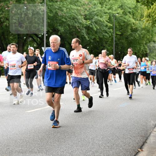 06.09.2026 - CURREX Alsterlauf Dr. Thomas Lammeyer http://msf.ph/oto/10117222 06.09.2026 09:14:43 Laufen 3867, 5771, 2113, 5769, 3889, 3412, 2270, 4831 meine-sportfotos.de