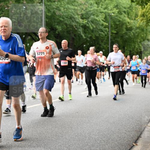 06.09.2026 - CURREX Alsterlauf Dr. Thomas Lammeyer http://msf.ph/oto/10117229 06.09.2026 09:14:44 Laufen 4560, 5769, 5771, 3582, 48, 2270 meine-sportfotos.de