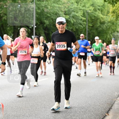 06.09.2026 - CURREX Alsterlauf Dr. Thomas Lammeyer http://msf.ph/oto/10117396 06.09.2026 09:15:09 Laufen 2123, 5576, 3933, 2035, 1641 meine-sportfotos.de