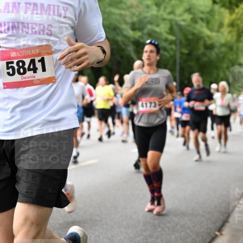 06.09.2026 - CURREX Alsterlauf Dr. Thomas Lammeyer http://msf.ph/oto/10117417 06.09.2026 09:15:12 Laufen 2121, 5841, 4173 meine-sportfotos.de