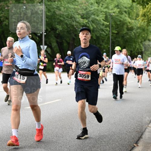 06.09.2026 - CURREX Alsterlauf Dr. Thomas Lammeyer http://msf.ph/oto/10117509 06.09.2026 09:15:26 Laufen 8149, 508, 8115, 3059, 424 meine-sportfotos.de