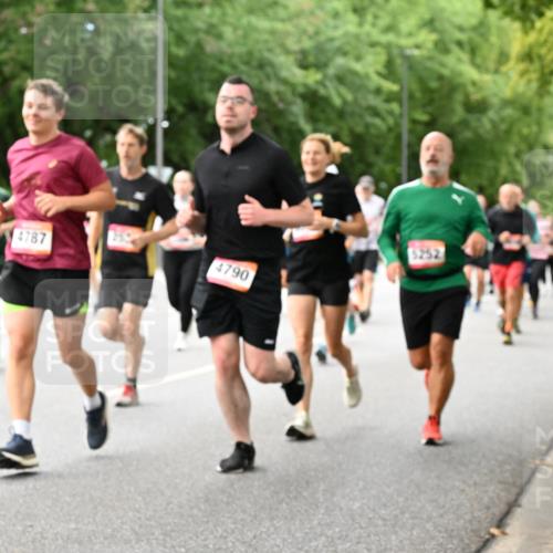 06.09.2026 - CURREX Alsterlauf Dr. Thomas Lammeyer http://msf.ph/oto/10117566 06.09.2026 09:15:35 Laufen 4790, 4787, 5252 meine-sportfotos.de