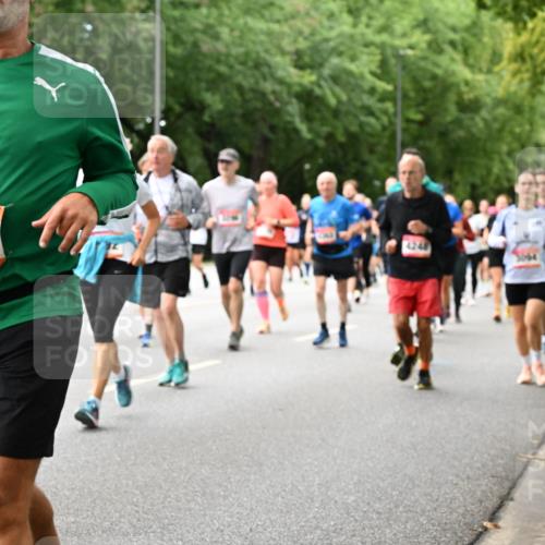 06.09.2026 - CURREX Alsterlauf Dr. Thomas Lammeyer http://msf.ph/oto/10117586 06.09.2026 09:15:37 Laufen 5252 meine-sportfotos.de