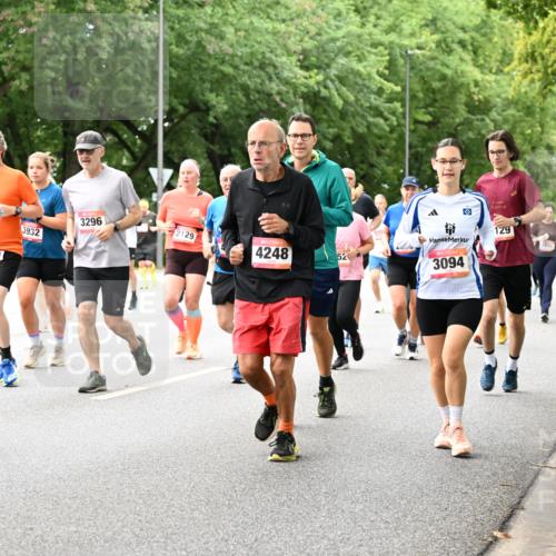 06.09.2026 - CURREX Alsterlauf Dr. Thomas Lammeyer http://msf.ph/oto/10117595 06.09.2026 09:15:39 Laufen 3298, 21, 0975, 129, 3296, 3932, 2129, 4248, 52, 3094 meine-sportfotos.de