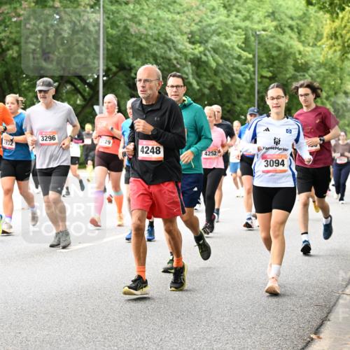 06.09.2026 - CURREX Alsterlauf Dr. Thomas Lammeyer http://msf.ph/oto/10117596 06.09.2026 09:15:39 Laufen 3298, 3296, 129, 3932, 4248, 4252, 3094 meine-sportfotos.de