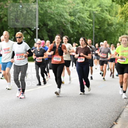 06.09.2026 - CURREX Alsterlauf Dr. Thomas Lammeyer http://msf.ph/oto/10117626 06.09.2026 09:15:44 Laufen 5132, 2387, 6107, 3456, 06 meine-sportfotos.de