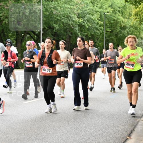 06.09.2026 - CURREX Alsterlauf Dr. Thomas Lammeyer http://msf.ph/oto/10117630 06.09.2026 09:15:44 Laufen 2387, 75, 5635, 6107, 2785, 3456, 2533, 4906 meine-sportfotos.de