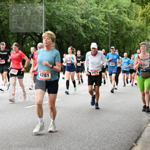 06.09.2026 - CURREX Alsterlauf Dr. Thomas Lammeyer http://msf.ph/oto/10117716 06.09.2026 09:15:54 Laufen 371, 783, 4672, 3285, 4281, 6070, 3616, 5471, 71, 4855, 5662, 5498, 5268, 550 meine-sportfotos.de