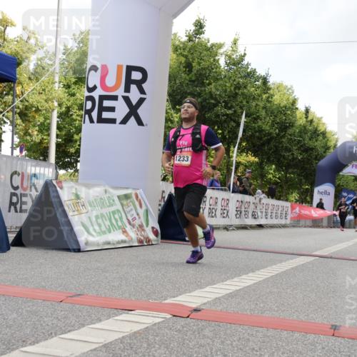 06.09.2026 - CURREX Alsterlauf Yannick Fuchs http://msf.ph/oto/10117800 06.09.2026 12:01:37 Ziel 1073, 1147, 1155, 1156, 1233, 1265 meine-sportfotos.de