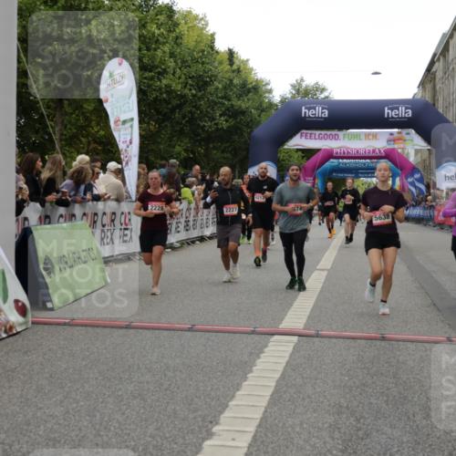 06.09.2026 - CURREX Alsterlauf Yannick Fuchs http://msf.ph/oto/10117824 06.09.2026 09:59:33 Ziel 2077, 2227, 2228, 3129, 3535, 3542, 3695, 3969, 4291, 4478, 4751, 4752, 5474, 5636, 5638, 5712, 5948, 6199, 6200, 6213, 8111 meine-sportfotos.de