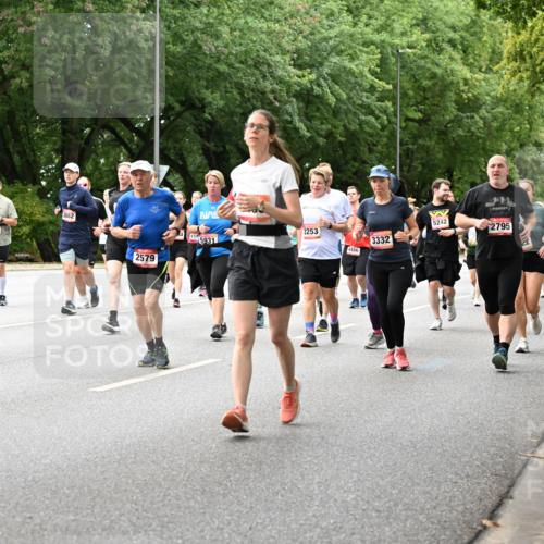 06.09.2026 - CURREX Alsterlauf Dr. Thomas Lammeyer http://msf.ph/oto/10117846 06.09.2026 09:16:12 Laufen 4810, 5860, 3662, 5242, 2253, 5931, 2795, 3332, 2579, 4486 meine-sportfotos.de