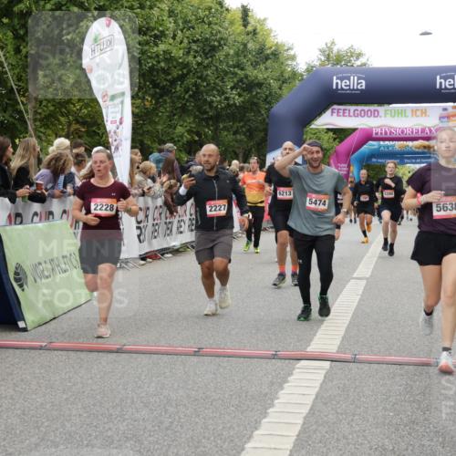 06.09.2026 - CURREX Alsterlauf Yannick Fuchs http://msf.ph/oto/10117864 06.09.2026 09:59:34 Ziel 2077, 2227, 2228, 3129, 3695, 3969, 4291, 4478, 4751, 4752, 5474, 5636, 5638, 5712, 5948, 6199, 6200, 6213, 8111 meine-sportfotos.de