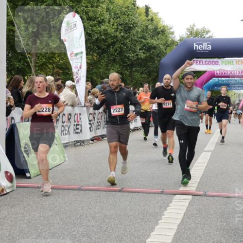 06.09.2026 - CURREX Alsterlauf Yannick Fuchs http://msf.ph/oto/10117898 06.09.2026 09:59:34 Ziel 2077, 2227, 2228, 3129, 3695, 3969, 4291, 4478, 4751, 4752, 5474, 5636, 5638, 5712, 5948, 6199, 6200, 6213, 8111 meine-sportfotos.de
