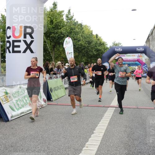 06.09.2026 - CURREX Alsterlauf Yannick Fuchs http://msf.ph/oto/10117925 06.09.2026 09:59:35 Ziel 2077, 2227, 2228, 2780, 3129, 3695, 3969, 4291, 4478, 4751, 4752, 5474, 5636, 5638, 5712, 5948, 6199, 6200, 6213, 8111 meine-sportfotos.de