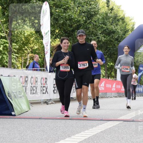 06.09.2026 - CURREX Alsterlauf Yannick Fuchs http://msf.ph/oto/10117976 06.09.2026 12:01:47 Ziel 1095, 1284, 1285, 1286, 1288 meine-sportfotos.de