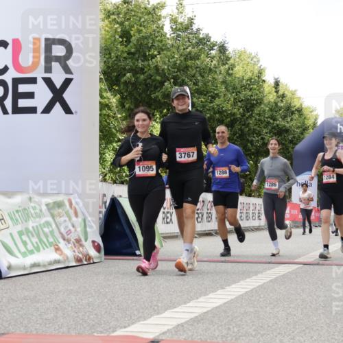 06.09.2026 - CURREX Alsterlauf Yannick Fuchs http://msf.ph/oto/10118015 06.09.2026 12:01:48 Ziel 1095, 1284, 1285, 1286, 1288, 8042 meine-sportfotos.de