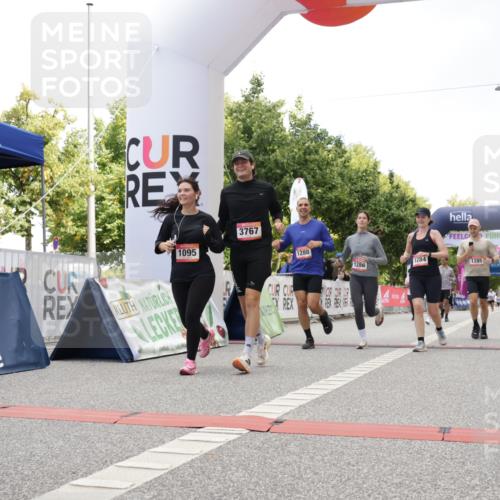 06.09.2026 - CURREX Alsterlauf Yannick Fuchs http://msf.ph/oto/10118059 06.09.2026 12:01:49 Ziel 1095, 1284, 1285, 1286, 1288, 8042 meine-sportfotos.de