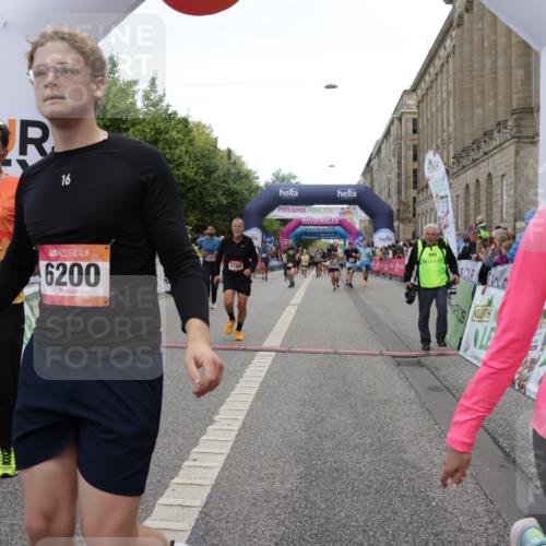 06.09.2026 - CURREX Alsterlauf Yannick Fuchs http://msf.ph/oto/10118086 06.09.2026 09:59:39 Ziel 2227, 2228, 2676, 2780, 3129, 4042, 4291, 4323, 4324, 4751, 4752, 5154, 5269, 5474, 5638, 6199, 6200, 6213, 8111 meine-sportfotos.de