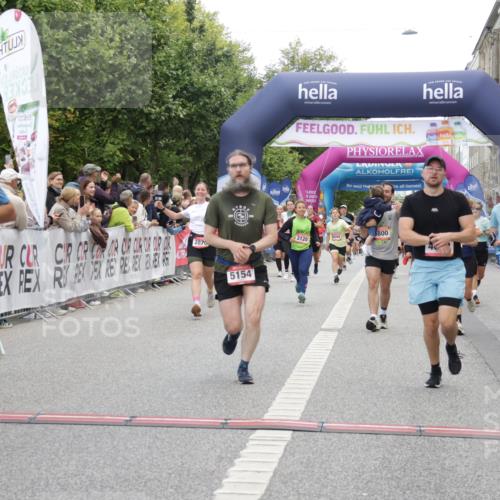 06.09.2026 - CURREX Alsterlauf Yannick Fuchs http://msf.ph/oto/10118180 06.09.2026 09:59:42 Ziel 2227, 2269, 2676, 2780, 3119, 3120, 4042, 4323, 4324, 4751, 4752, 5154, 5269, 5474, 5800, 6017, 6199, 6200, 6213, 6244, 8111 meine-sportfotos.de