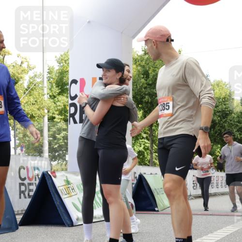 06.09.2026 - CURREX Alsterlauf Yannick Fuchs http://msf.ph/oto/10118196 06.09.2026 12:01:54 Ziel 1095, 1284, 1285, 1286, 1288, 1298, 1305, 8042 meine-sportfotos.de