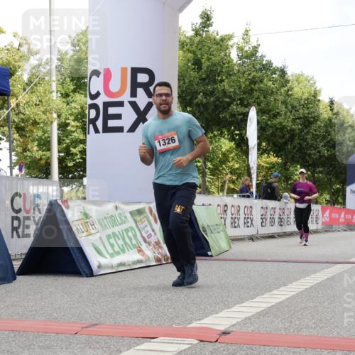 06.09.2026 - CURREX Alsterlauf Yannick Fuchs http://msf.ph/oto/10118300 06.09.2026 12:02:03 Ziel 1150, 1326 meine-sportfotos.de