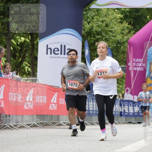 06.09.2026 - CURREX Alsterlauf Yannick Fuchs http://msf.ph/oto/10118392 06.09.2026 12:02:18 Ziel 1072, 1209, 1337 meine-sportfotos.de