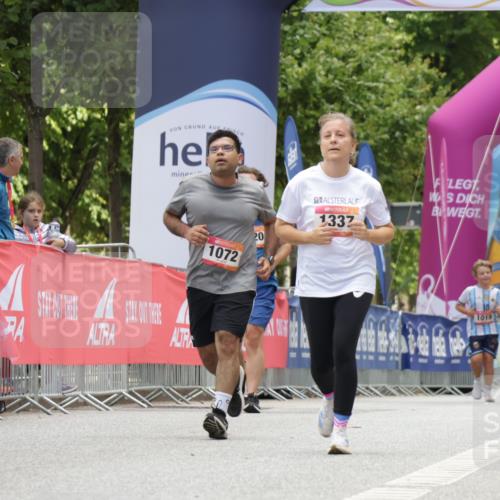 06.09.2026 - CURREX Alsterlauf Yannick Fuchs http://msf.ph/oto/10118405 06.09.2026 12:02:18 Ziel 1072, 1209, 1337 meine-sportfotos.de