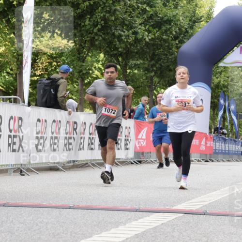 06.09.2026 - CURREX Alsterlauf Yannick Fuchs http://msf.ph/oto/10118420 06.09.2026 12:02:21 Ziel 1072, 1337 meine-sportfotos.de