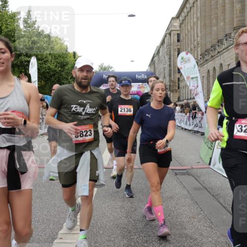 06.09.2026 - CURREX Alsterlauf Yannick Fuchs http://msf.ph/oto/10118879 06.09.2026 10:00:05 Ziel 2136, 2238, 2300, 2528, 2686, 2743, 2947, 3179, 3268, 3294, 3364, 3511, 4136, 4180, 4237, 4424, 4739, 5267, 5472, 5501, 5738, 5741, 5823, 6254, 8002, 8023, 8314 meine-sportfotos.de