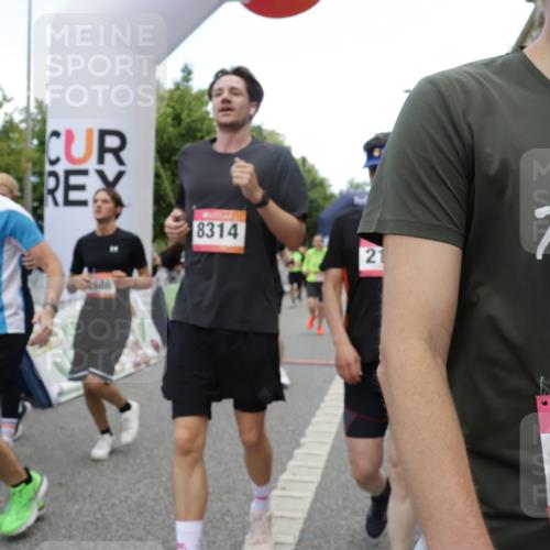 06.09.2026 - CURREX Alsterlauf Yannick Fuchs http://msf.ph/oto/10118913 06.09.2026 10:00:07 Ziel 2136, 2300, 2528, 2686, 2743, 2947, 3179, 3268, 3294, 3364, 3511, 4136, 4180, 4237, 4407, 4424, 5472, 5501, 5738, 5741, 5823, 6254, 8002, 8023, 8035, 8314 meine-sportfotos.de