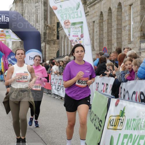 06.09.2026 - CURREX Alsterlauf Yannick Fuchs http://msf.ph/oto/10119025 06.09.2026 10:00:13 Ziel 2686, 2940, 3006, 3262, 3364, 3506, 3507, 3567, 3897, 4136, 4237, 4407, 5472, 5501, 5622, 5738, 5741, 6028, 6241, 6254, 6299, 8002, 8035, 8212 meine-sportfotos.de