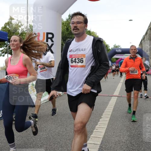 06.09.2026 - CURREX Alsterlauf Yannick Fuchs http://msf.ph/oto/10119740 06.09.2026 10:00:38 Ziel 2124, 2545, 2721, 3820, 3837, 3848, 3979, 4468, 4577, 4900, 5108, 5467, 5567, 5832, 5833, 6106, 6180, 6187, 6436, 8063, 8318 meine-sportfotos.de