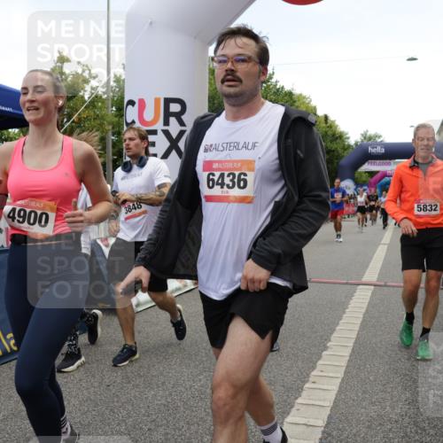 06.09.2026 - CURREX Alsterlauf Yannick Fuchs http://msf.ph/oto/10119747 06.09.2026 10:00:38 Ziel 2124, 2545, 2721, 3820, 3837, 3848, 3979, 4468, 4577, 4900, 5108, 5467, 5567, 5832, 5833, 6106, 6180, 6187, 6436, 8063, 8318 meine-sportfotos.de