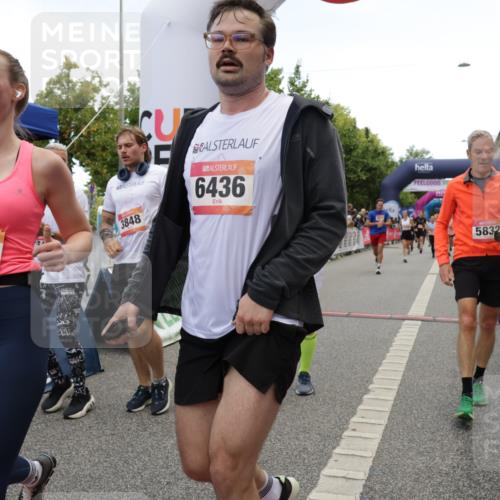 06.09.2026 - CURREX Alsterlauf Yannick Fuchs http://msf.ph/oto/10119751 06.09.2026 10:00:38 Ziel 2124, 2545, 2721, 3820, 3837, 3848, 3979, 4468, 4577, 4900, 5108, 5467, 5567, 5832, 5833, 6106, 6180, 6187, 6436, 8063, 8318 meine-sportfotos.de