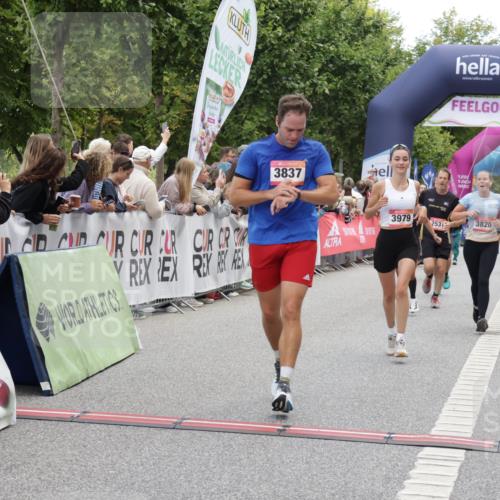 06.09.2026 - CURREX Alsterlauf Yannick Fuchs http://msf.ph/oto/10119783 06.09.2026 10:00:40 Ziel 2124, 2531, 2545, 3604, 3820, 3837, 3848, 3979, 4084, 4577, 4900, 5108, 5467, 5567, 5832, 5833, 6106, 6180, 6187, 6257, 6436, 8063, 8068, 8140 meine-sportfotos.de