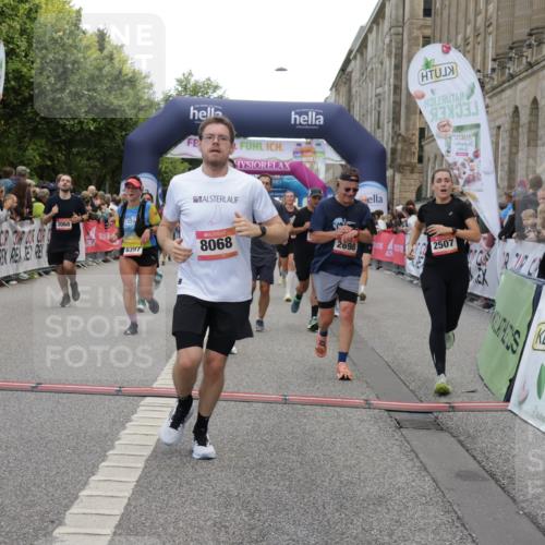 06.09.2026 - CURREX Alsterlauf Yannick Fuchs http://msf.ph/oto/10119966 06.09.2026 10:00:46 Ziel 2531, 2698, 2849, 3068, 3274, 3295, 3604, 3820, 3837, 3979, 4084, 5077, 5108, 5240, 5519, 5577, 5724, 5930, 6106, 6257, 6397, 6480, 8068, 8140, 8293 meine-sportfotos.de