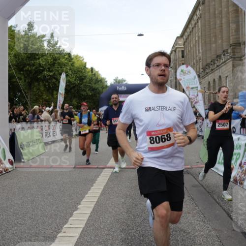 06.09.2026 - CURREX Alsterlauf Yannick Fuchs http://msf.ph/oto/10120012 06.09.2026 10:00:47 Ziel 2531, 2698, 2849, 2895, 3068, 3274, 3295, 3604, 3820, 3837, 3979, 4084, 5077, 5108, 5240, 5519, 5577, 5724, 5930, 6106, 6257, 6397, 6480, 8068, 8140, 8293 meine-sportfotos.de