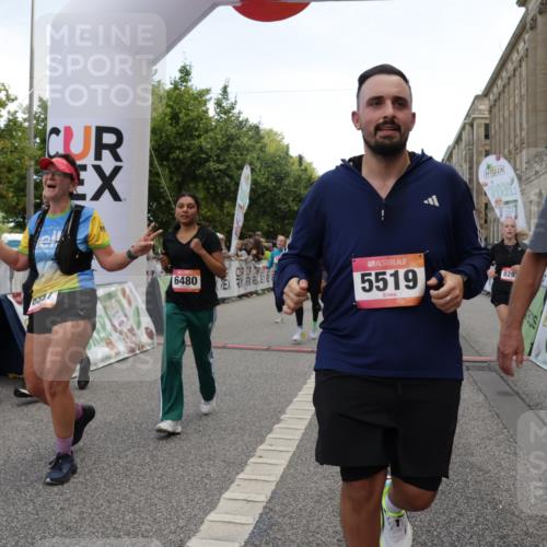 06.09.2026 - CURREX Alsterlauf Yannick Fuchs http://msf.ph/oto/10120057 06.09.2026 10:00:49 Ziel 2531, 2698, 2849, 2895, 3068, 3274, 3295, 3604, 3727, 3820, 3979, 4084, 4414, 5077, 5108, 5240, 5460, 5519, 5577, 5724, 5930, 6106, 6257, 6397, 6480, 8068, 8140, 8293 meine-sportfotos.de