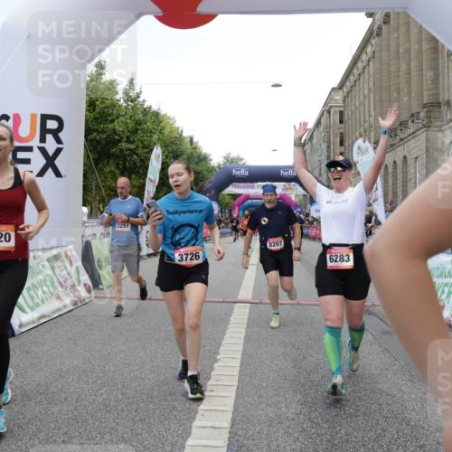 06.09.2026 - CURREX Alsterlauf Yannick Fuchs http://msf.ph/oto/10120304 06.09.2026 10:00:57 Ziel 2251, 2849, 2895, 3274, 3634, 3635, 3726, 3727, 3735, 4414, 4914, 5077, 5145, 5387, 5460, 5577, 6283, 6356, 8207, 8293 meine-sportfotos.de