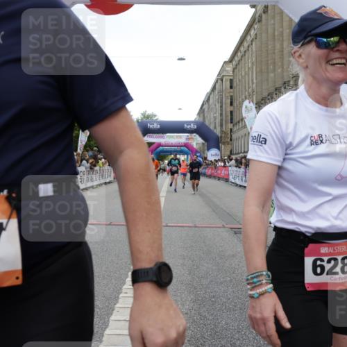 06.09.2026 - CURREX Alsterlauf Yannick Fuchs http://msf.ph/oto/10120360 06.09.2026 10:00:58 Ziel 2251, 2895, 3274, 3634, 3635, 3726, 3727, 3735, 4414, 4914, 5077, 5145, 5387, 5460, 6283, 6356, 8207 meine-sportfotos.de